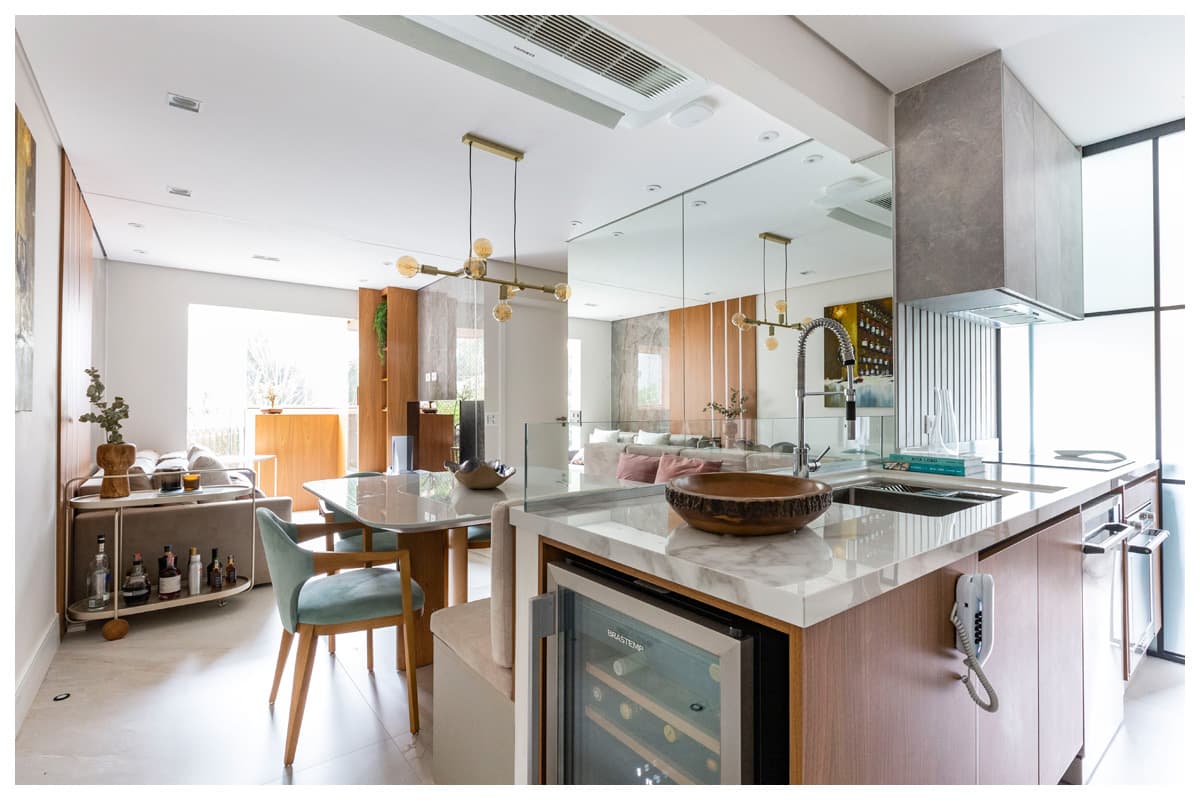Reforma de apartamento dos anos 80 com integração e redesenho