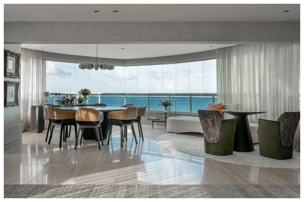 Apartamento com vista para o mar valoriza design brasileiro Apartamento com vista para o mar valoriza design brasileiro