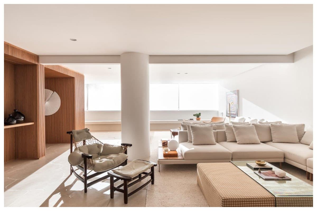 Apartamento no Batel explora integração e materiais naturais