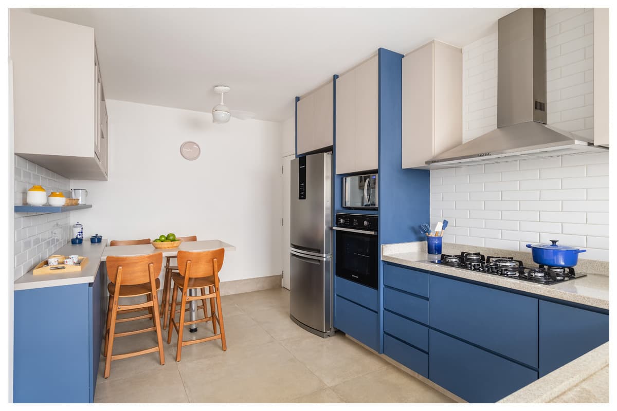 Reforma de apartamento integra ambientes com técnicas funcionais