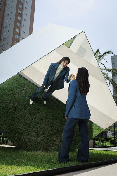 Geometria de Rizza transforma o espaço urbano / Fotografia Marcus Steinmeyer Geometria de Rizza transforma o espaço urbano / Fotografia Marcus Steinmeyer