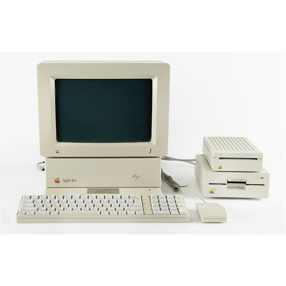 Del Yocam's One Millionth Macintosh Plus | RR Auction