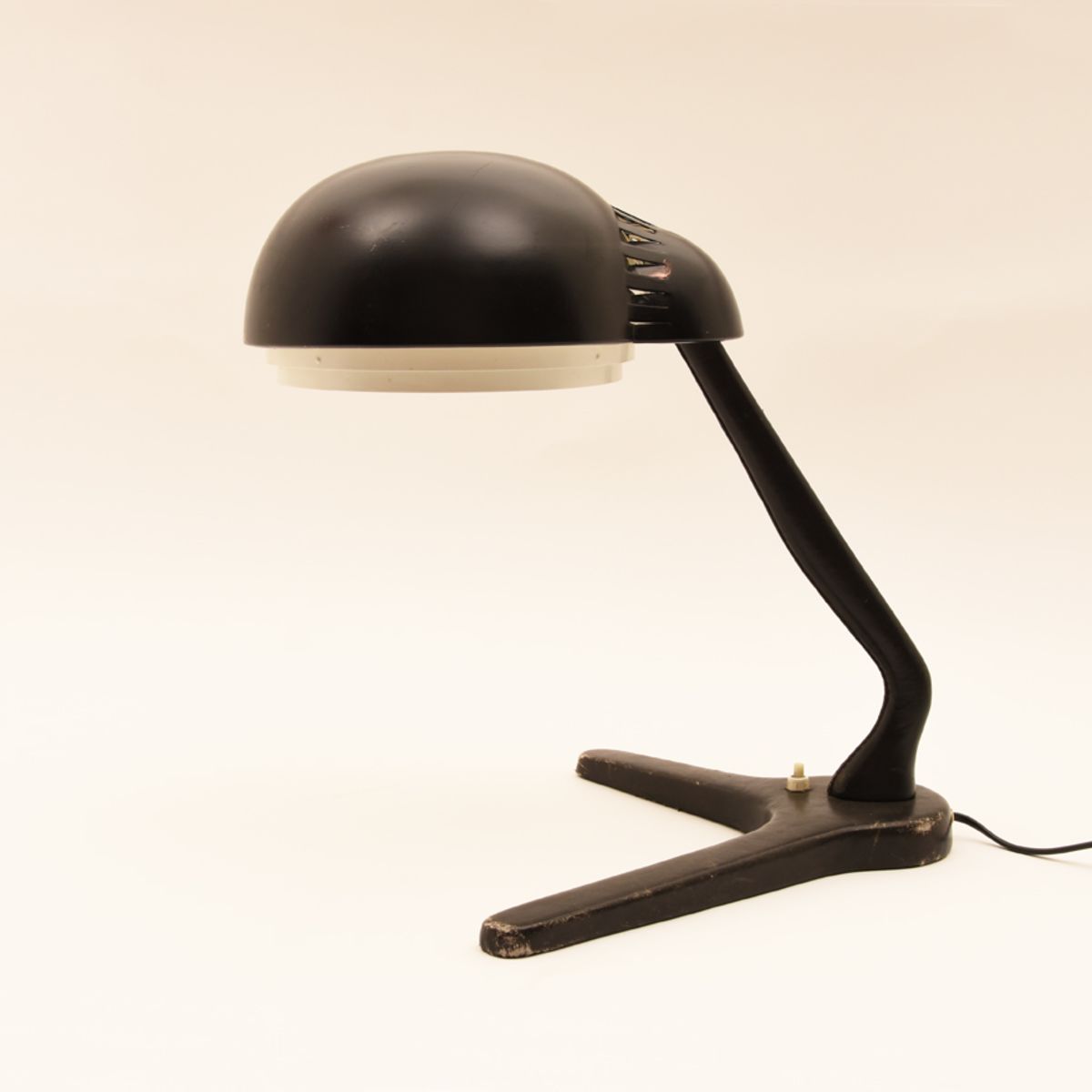 Alvar-Aalto_A704-Table-Lamp