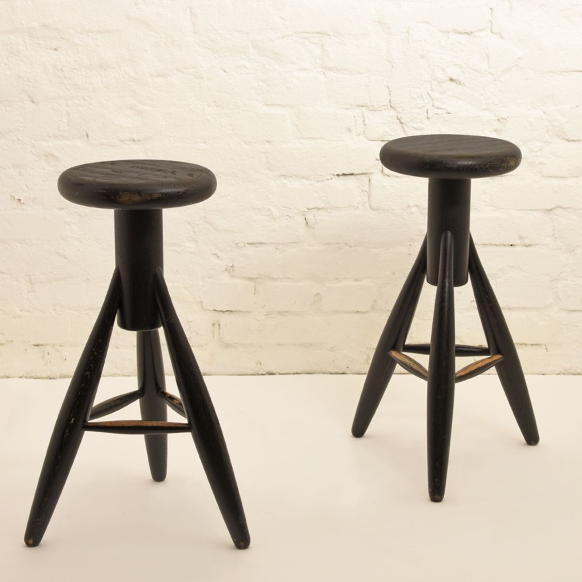 Eero-Aarnio_Rocket-Stools