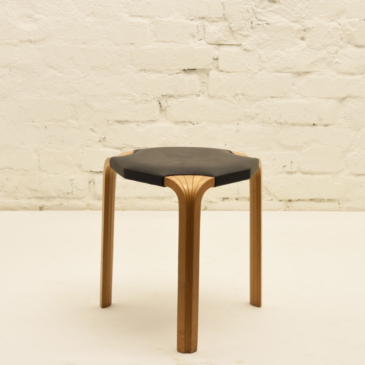 Aalto-Alvar_Stool-X602-Black-Leather