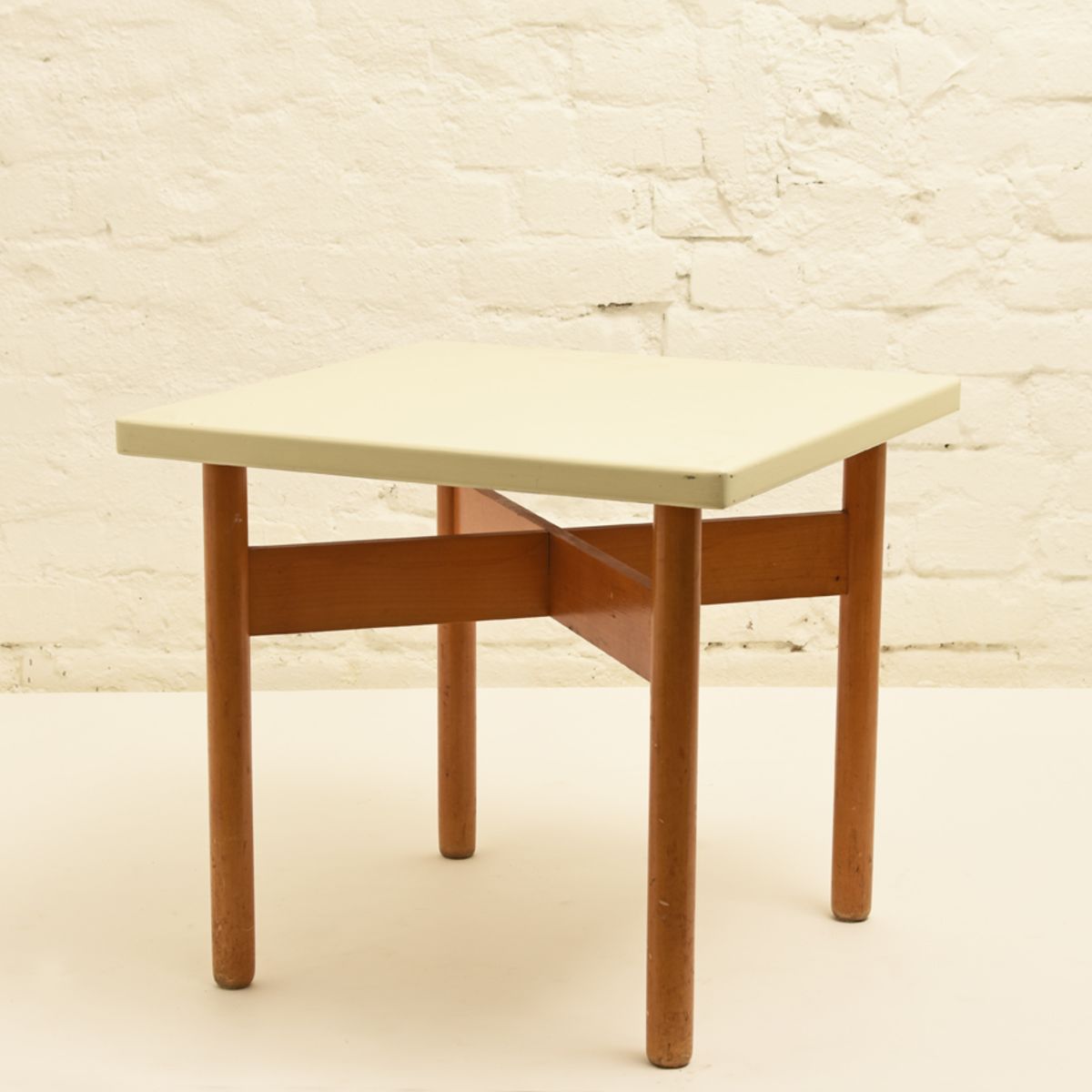 Tapiovaara-Ilmari_Side-table-light-green