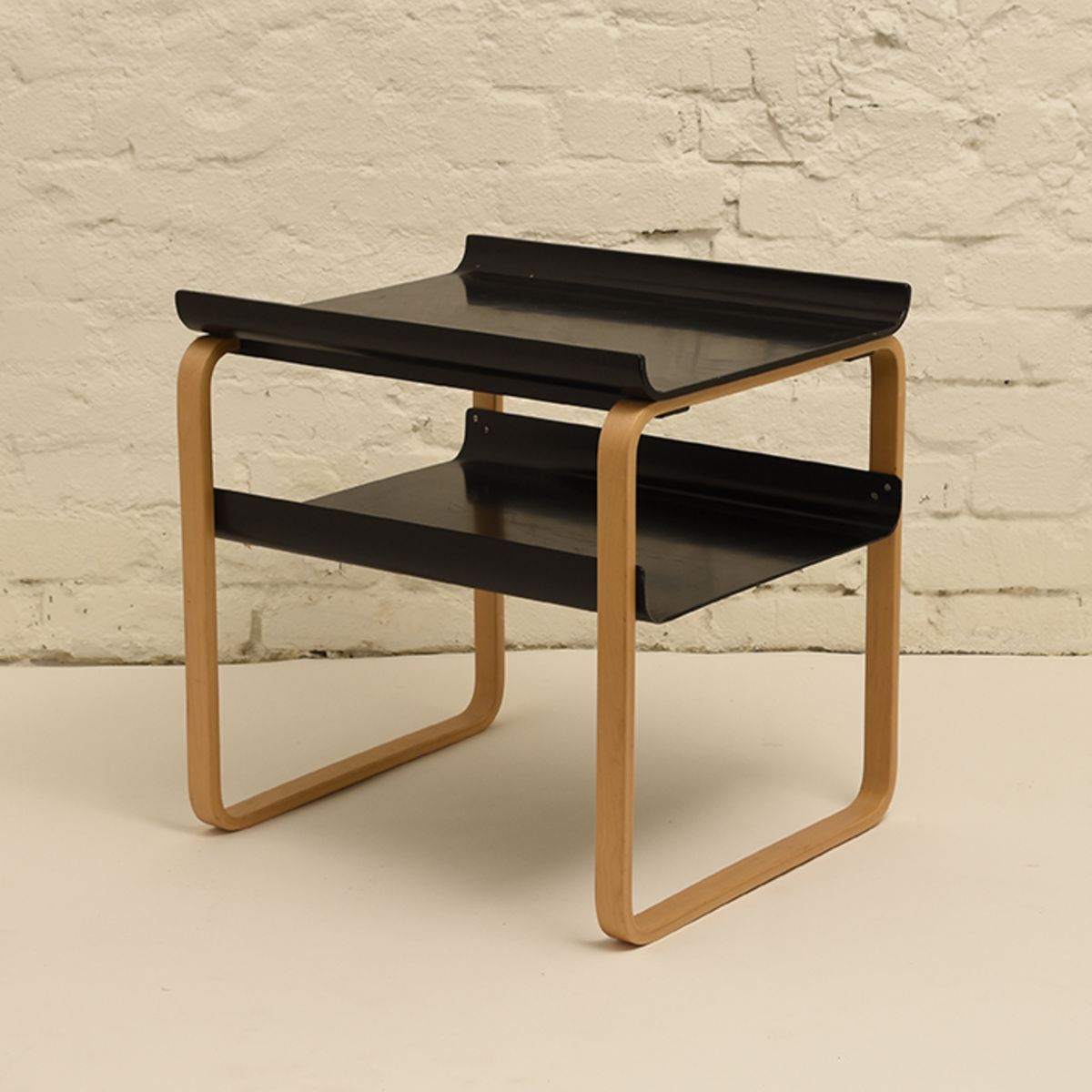 Alvar-Aalto_Side-table-915-black