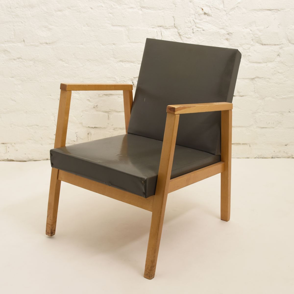 Aalto-Alvar-Armchair-glay_high_res