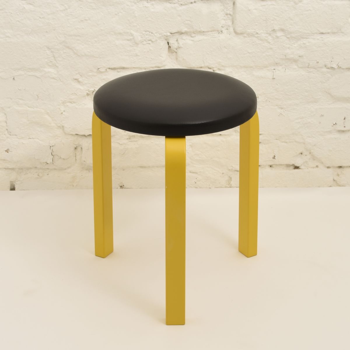 Aalto-Alvar-Stool60-Black-Leather