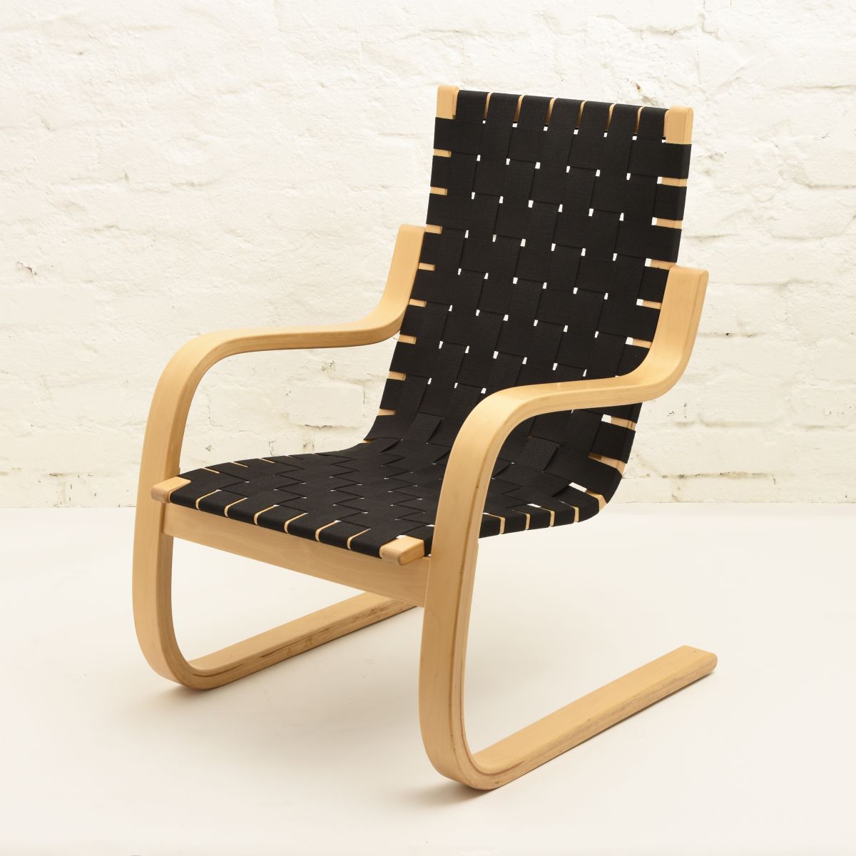 Aalto-Alvar-Armchair406-Black-Webbing