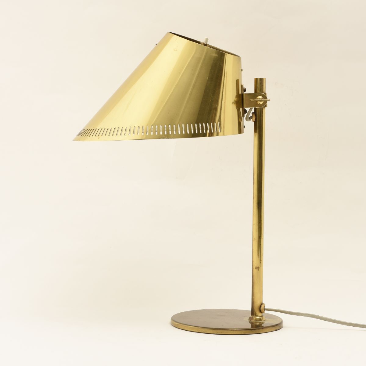 Tynell-Paavo-Table-Lamp-Brass-Shade