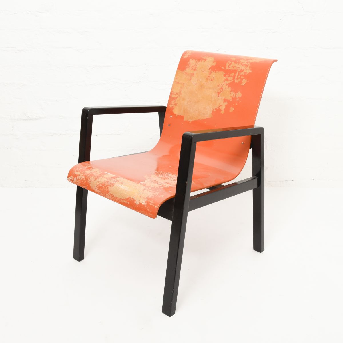 Aalto-Alvar-Hallway-Chair-Orange-Black