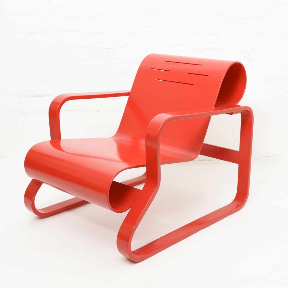 Aalto-Alvar-Armchair-41-Paimio-Brio-Red