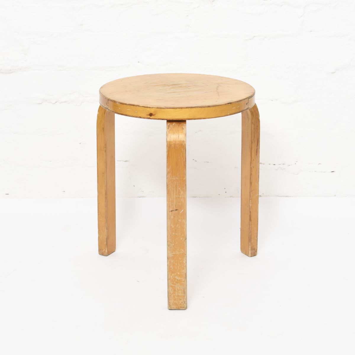 Aalto-Alvar-Stool60-4-Original-condition