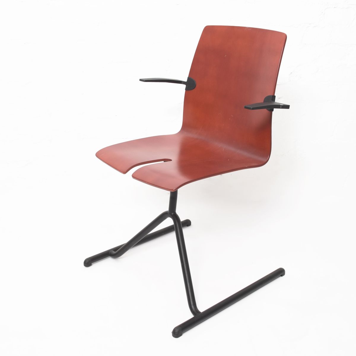 Stefan-Lindfors-Chair-01