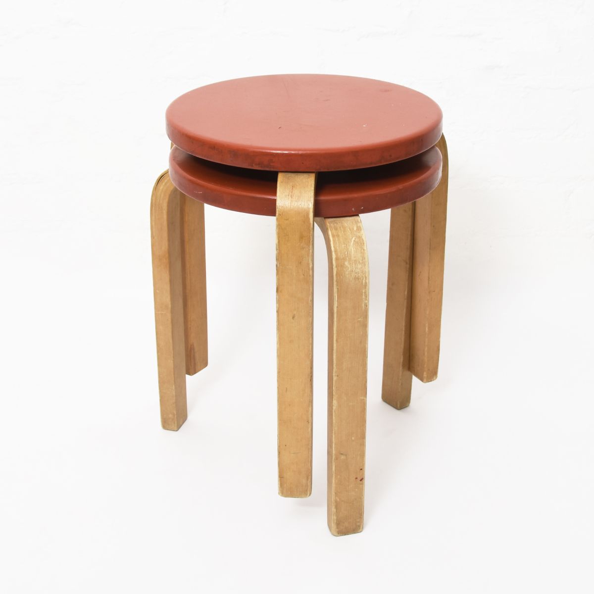 Aalto-Stool60-Red-Top