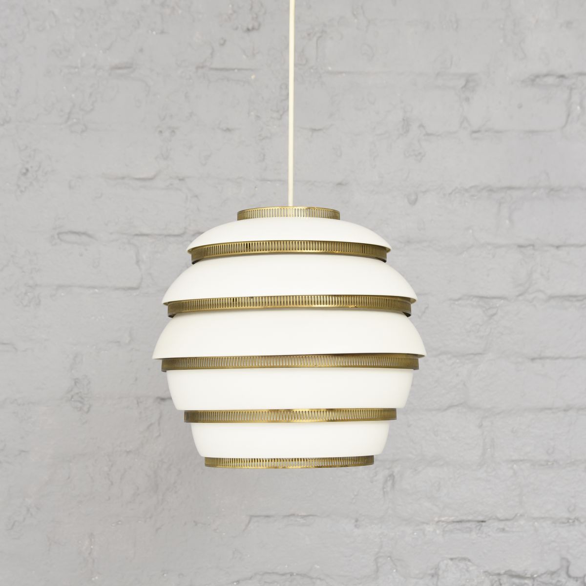 Aalto Alvar Beehive white x brass