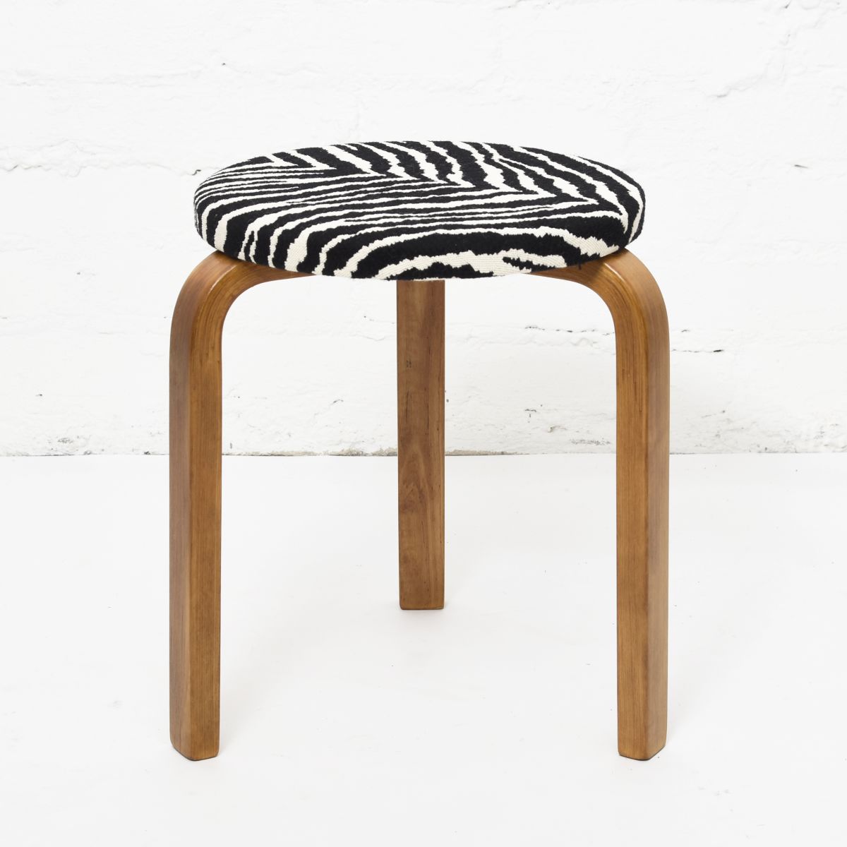 Aalto Alvar Stool 60 zebra x walnut