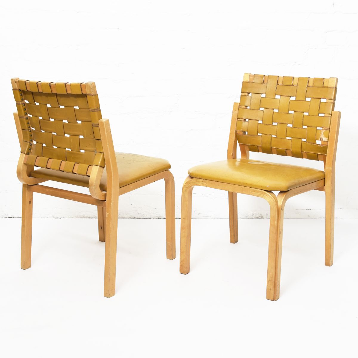 Aalto Alvar Chair Y612 mustard yellow