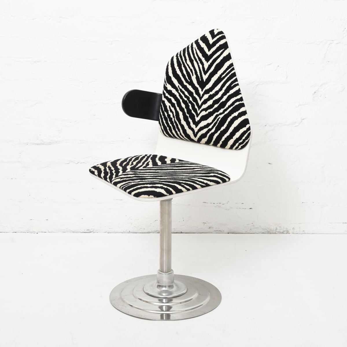 Kukkapuro Yrjö Vino chair zebra