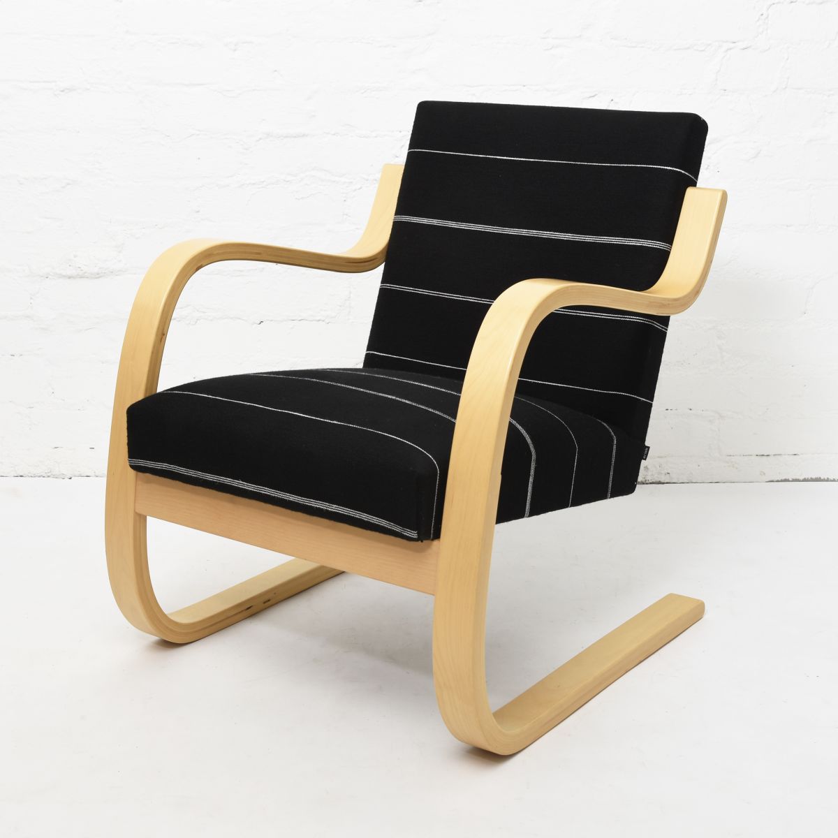 Aalto Alvar Armchair 402 back white