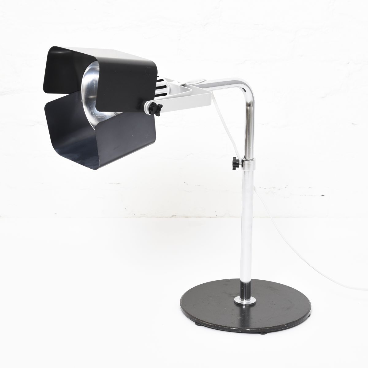 Kukkapuro Yrjö The 100 series table lamp