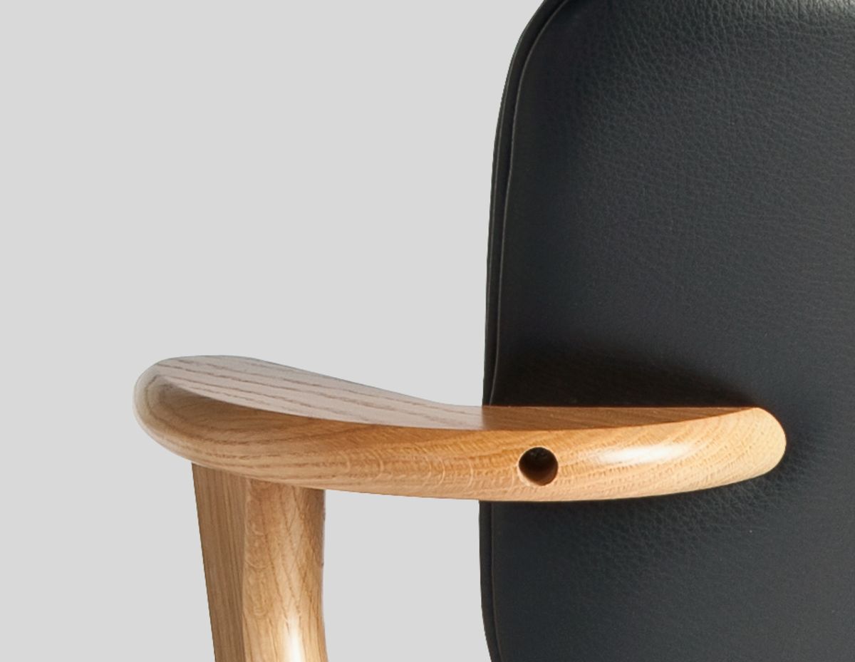 Domus-Chair-Black-Leather-Upholstery_Teaser_Image