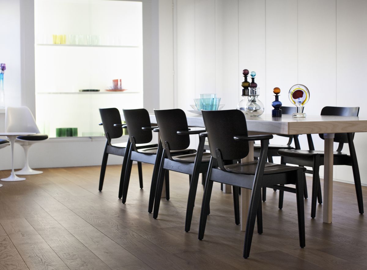 Domus Chair black lacquer Aalto Table extendable H94