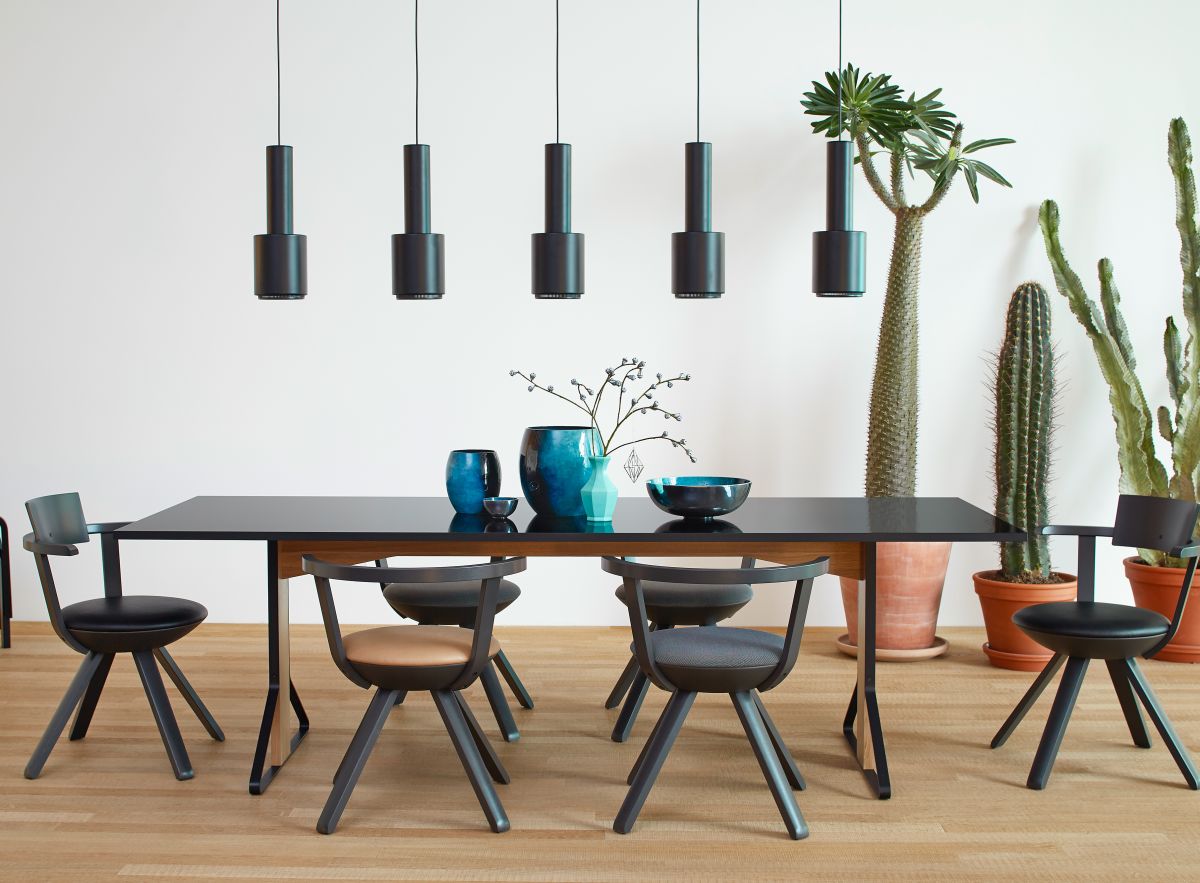 Rival_Chair_Kaari Table_rectangular