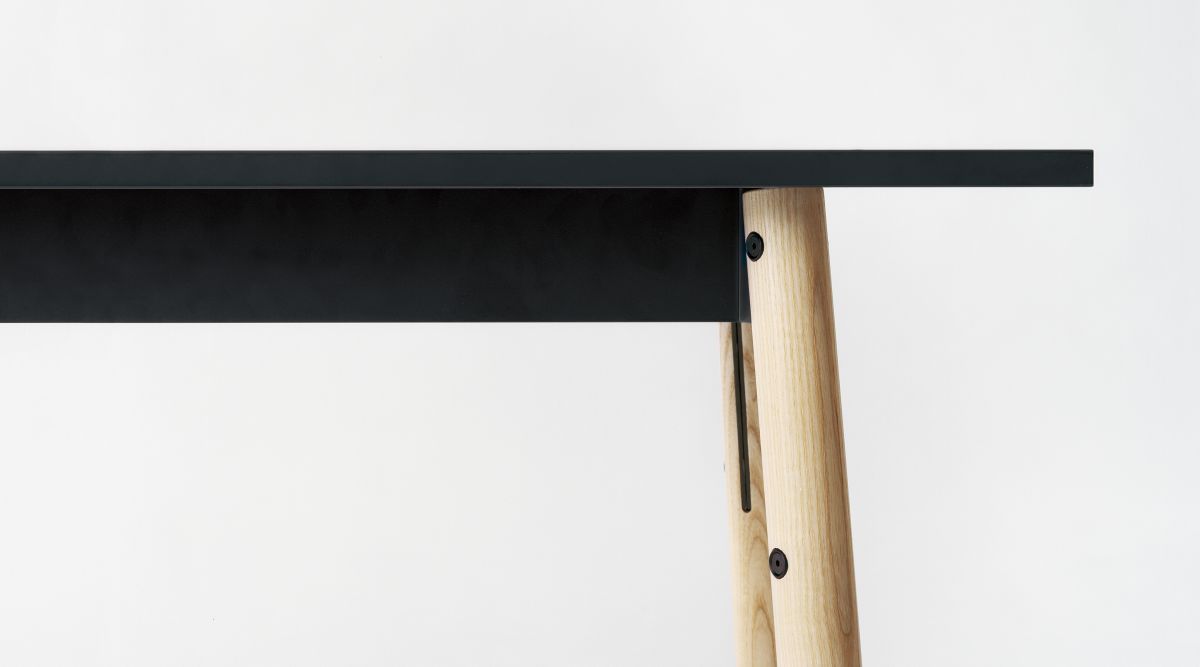 Kiila Bench clear lacquer_detail