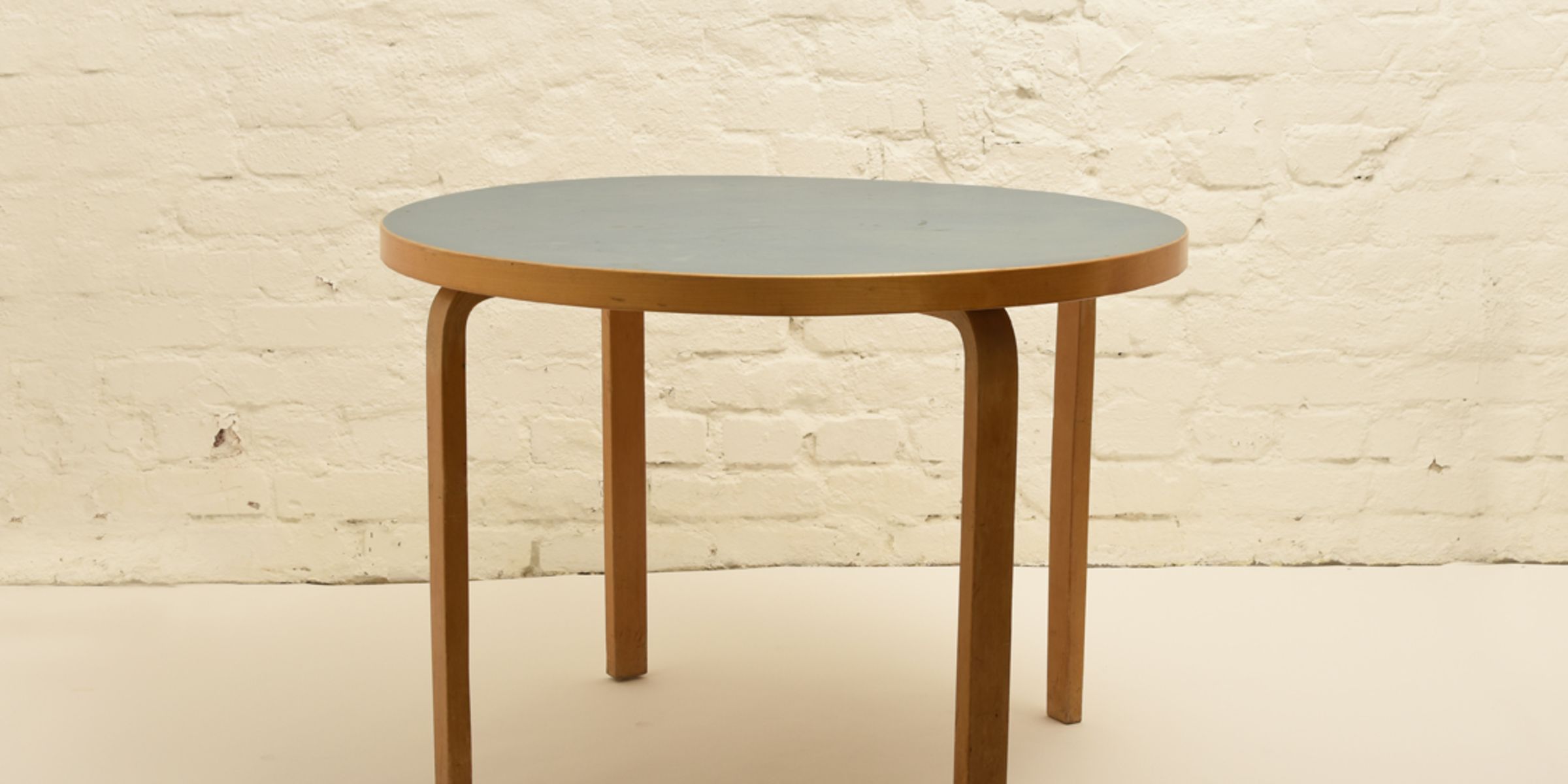 Artek - Round table 90A