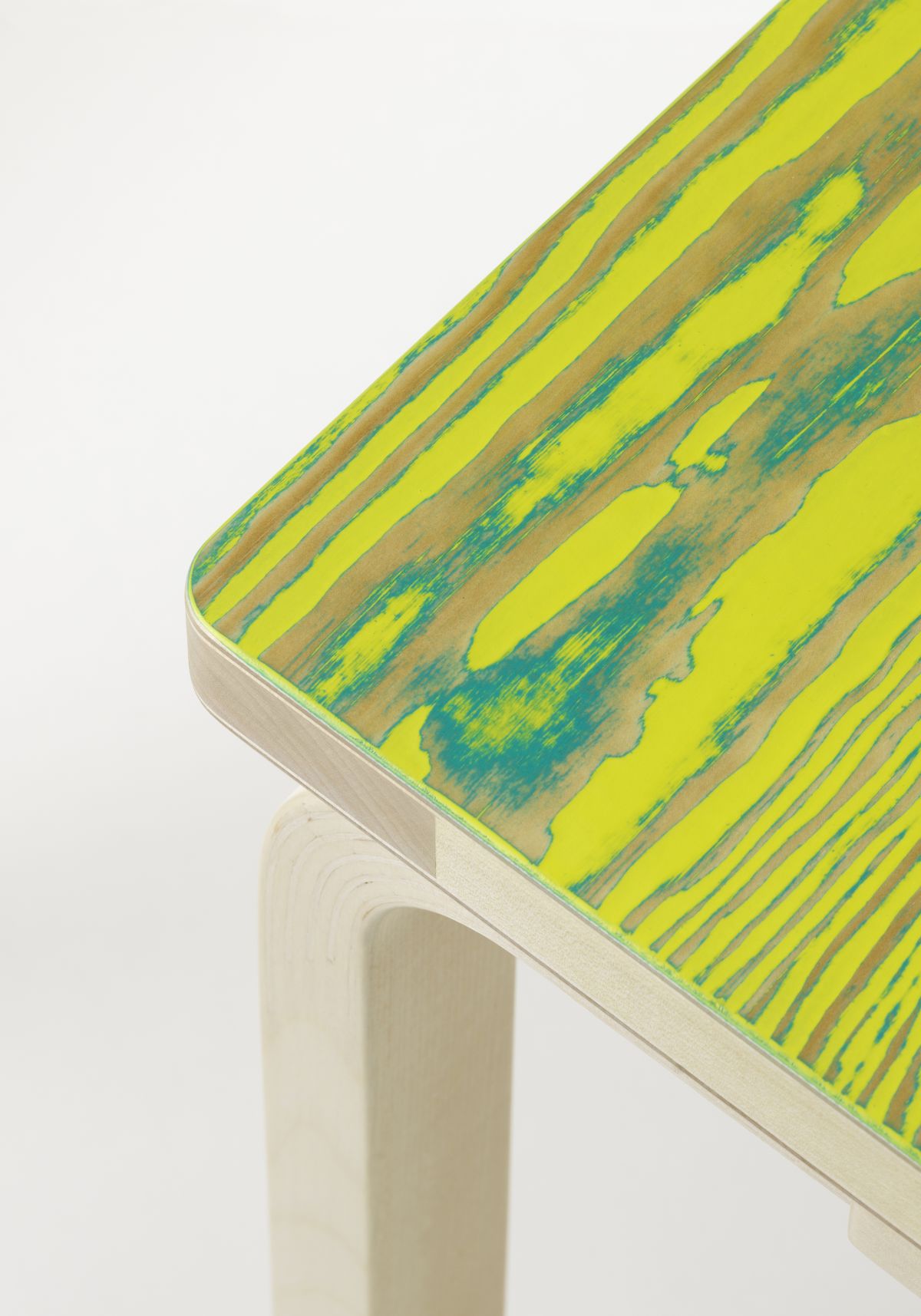 Bench-153B-Colo Ring-Detail-green-yellow-2657946