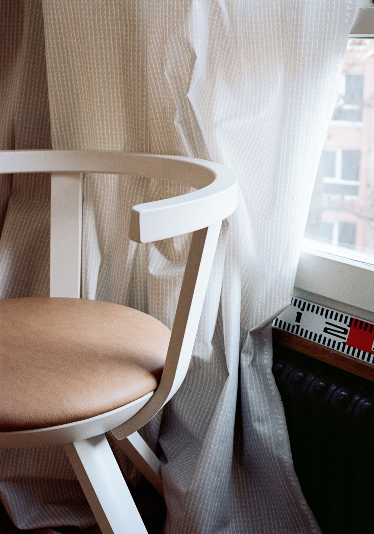 Rivi Fabric grey / white Rival Chair KG001 white