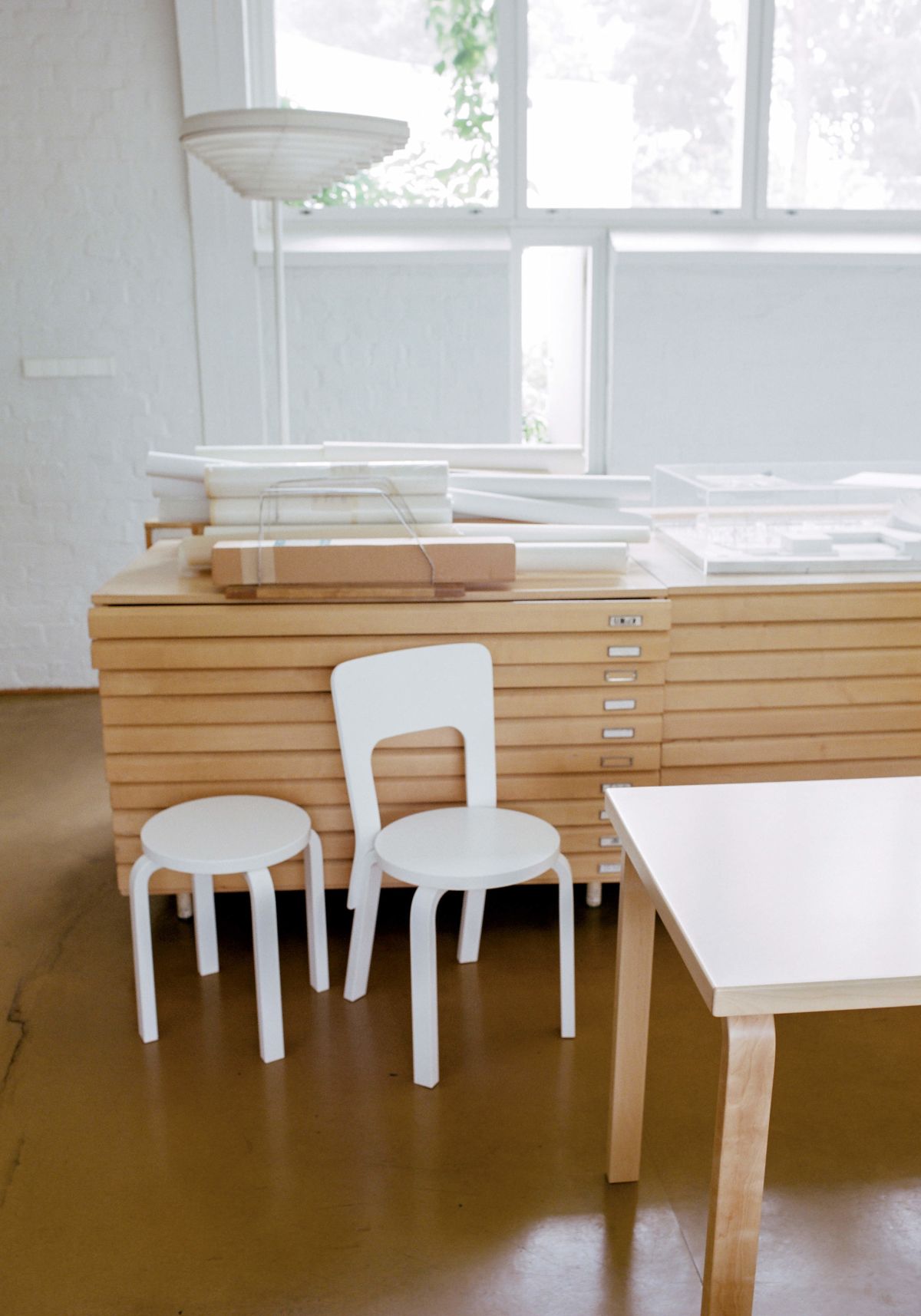 Stool 60 white lacquer Chair 66 white lacquer