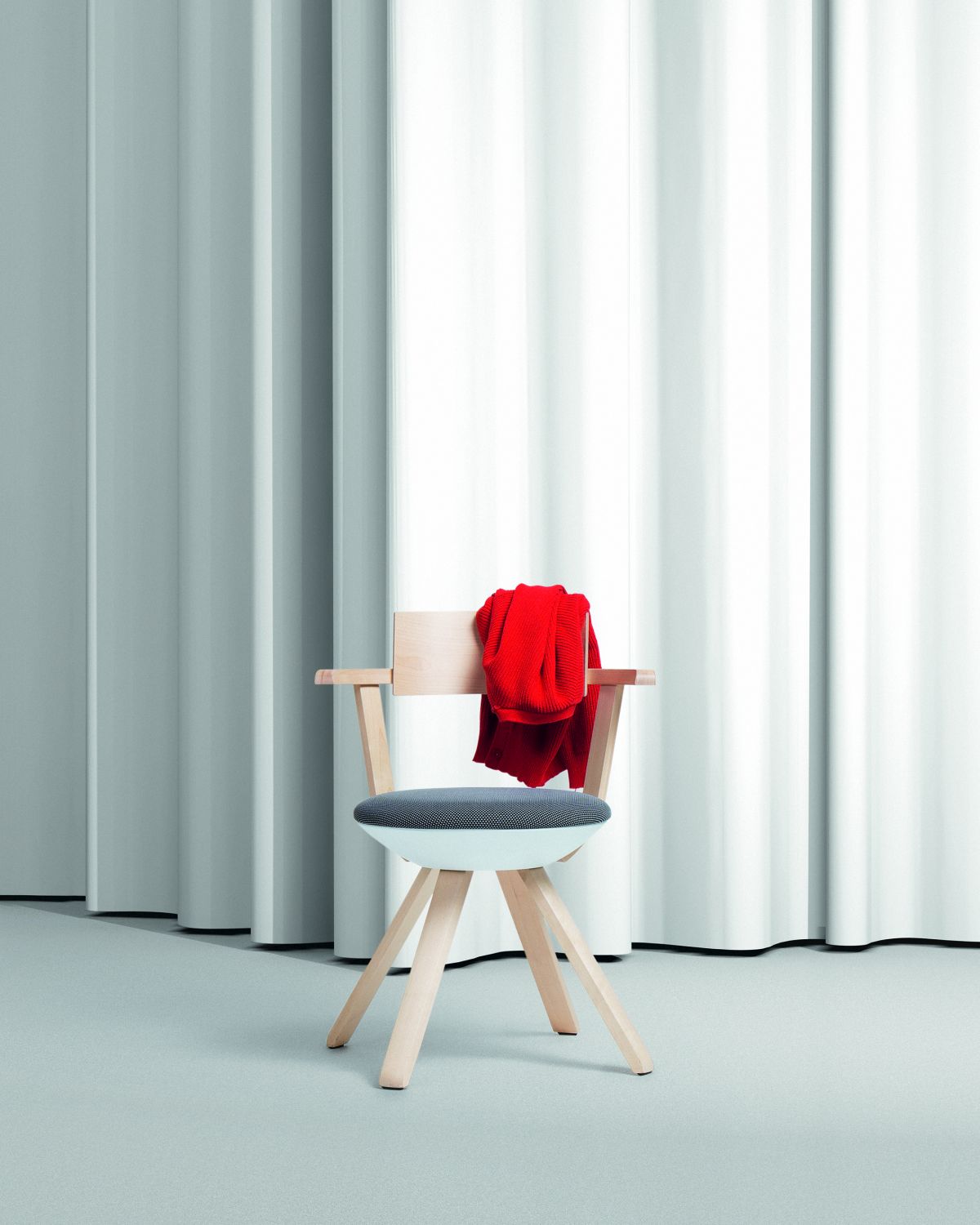 Rival Chair KG002 clear lacquer