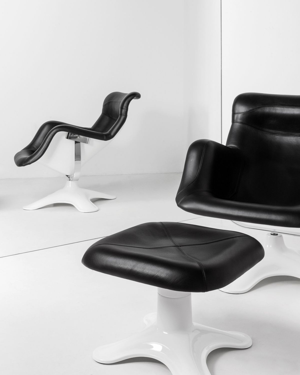 Karuselli Lounge Chair Ottoman black leather