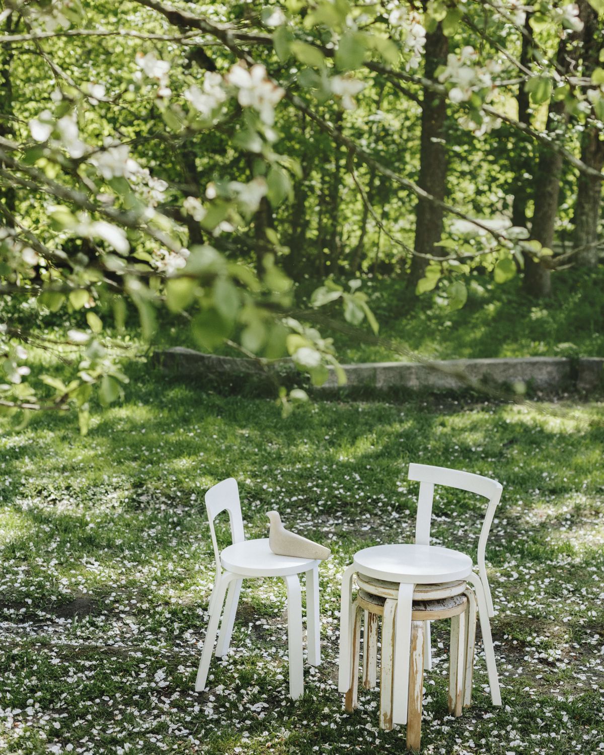 Chair 65 lacquared white Chair 68 lacquared white Stool 60 vintage