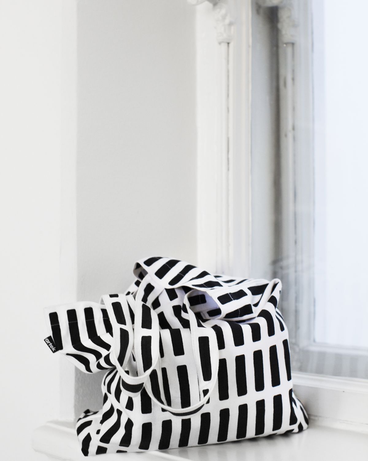 Siena-Canvas-Bag-White-Black_2