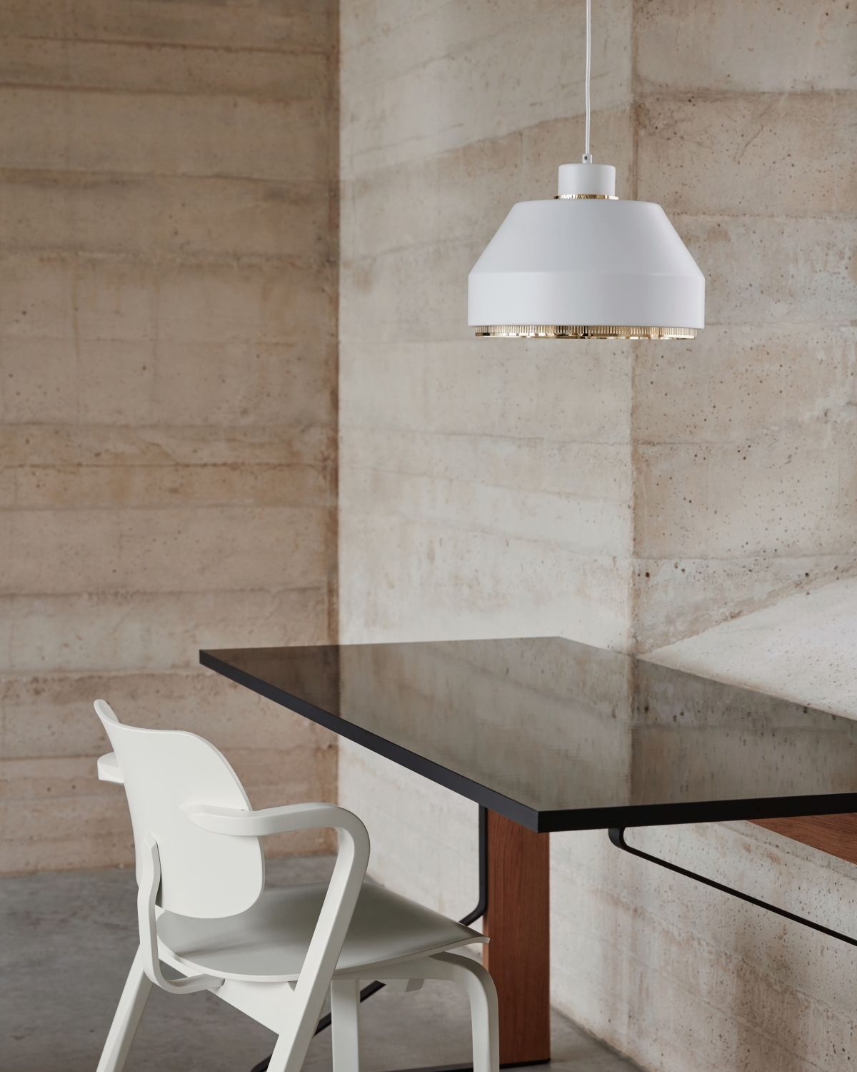 Aslak_Chair_Pendant_Light_AMA500_Kaari_Desk_photo_Mikko_Ryhanen