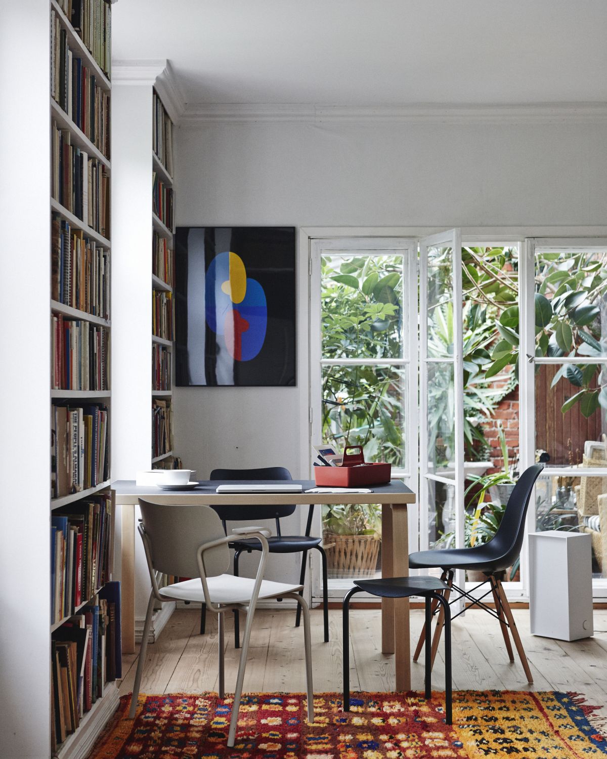 Lukki Chair Aalto Table rectangular 81B_1
