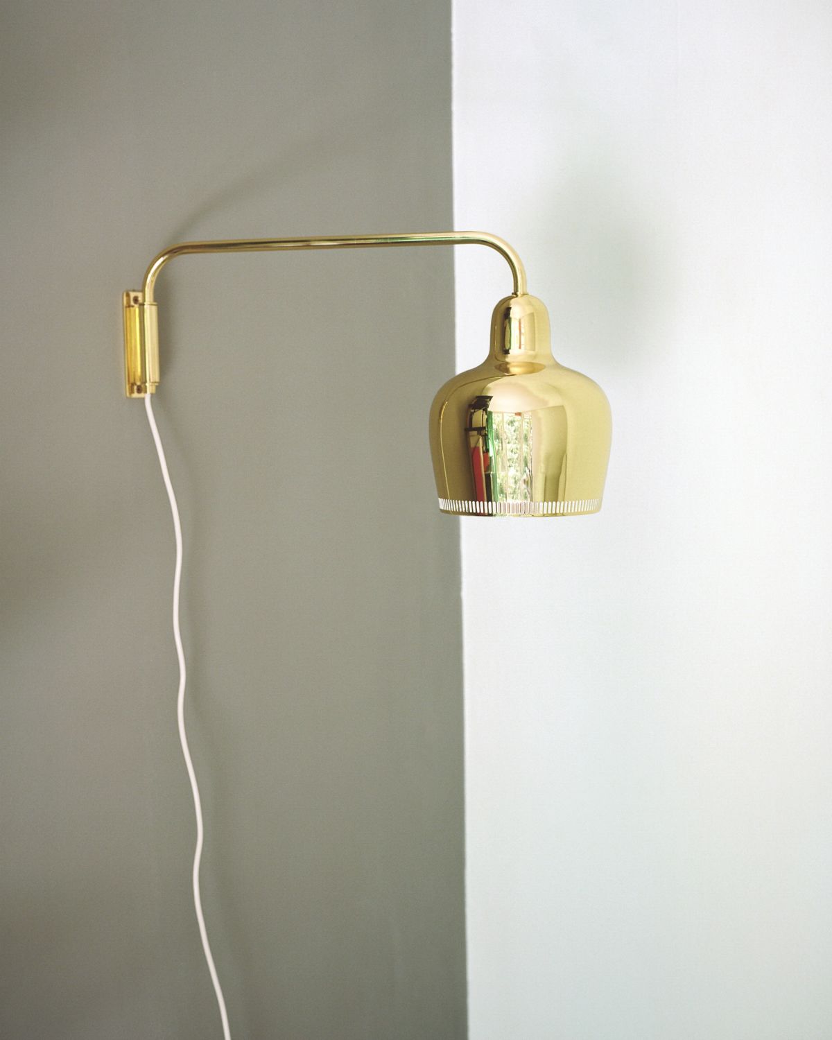 Wall_Light_A330S_Golden_Bell_Brass-2387526