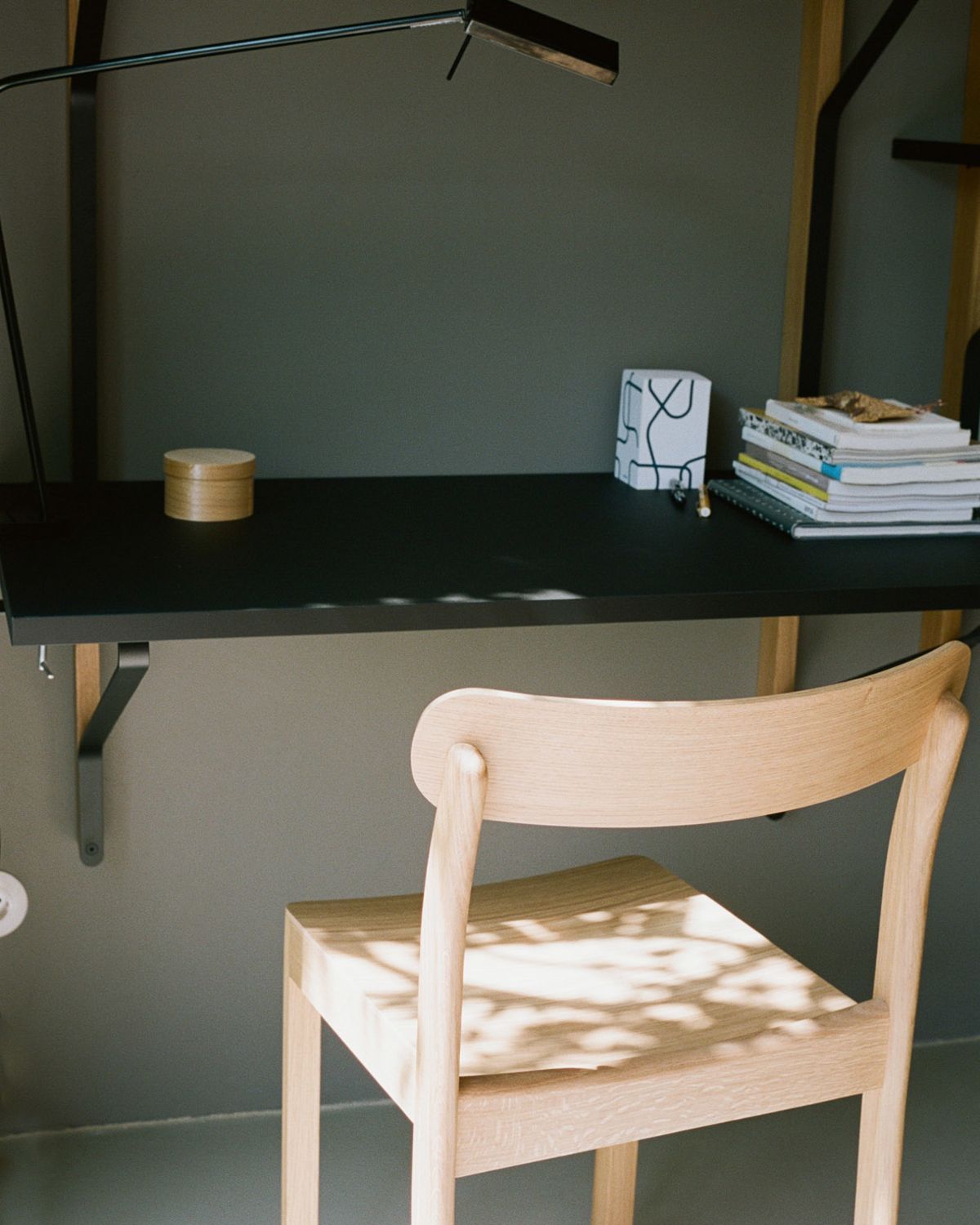 Atelier_Chair_clear_lacquered_ash_kaari_shelf_with_desk_RGB