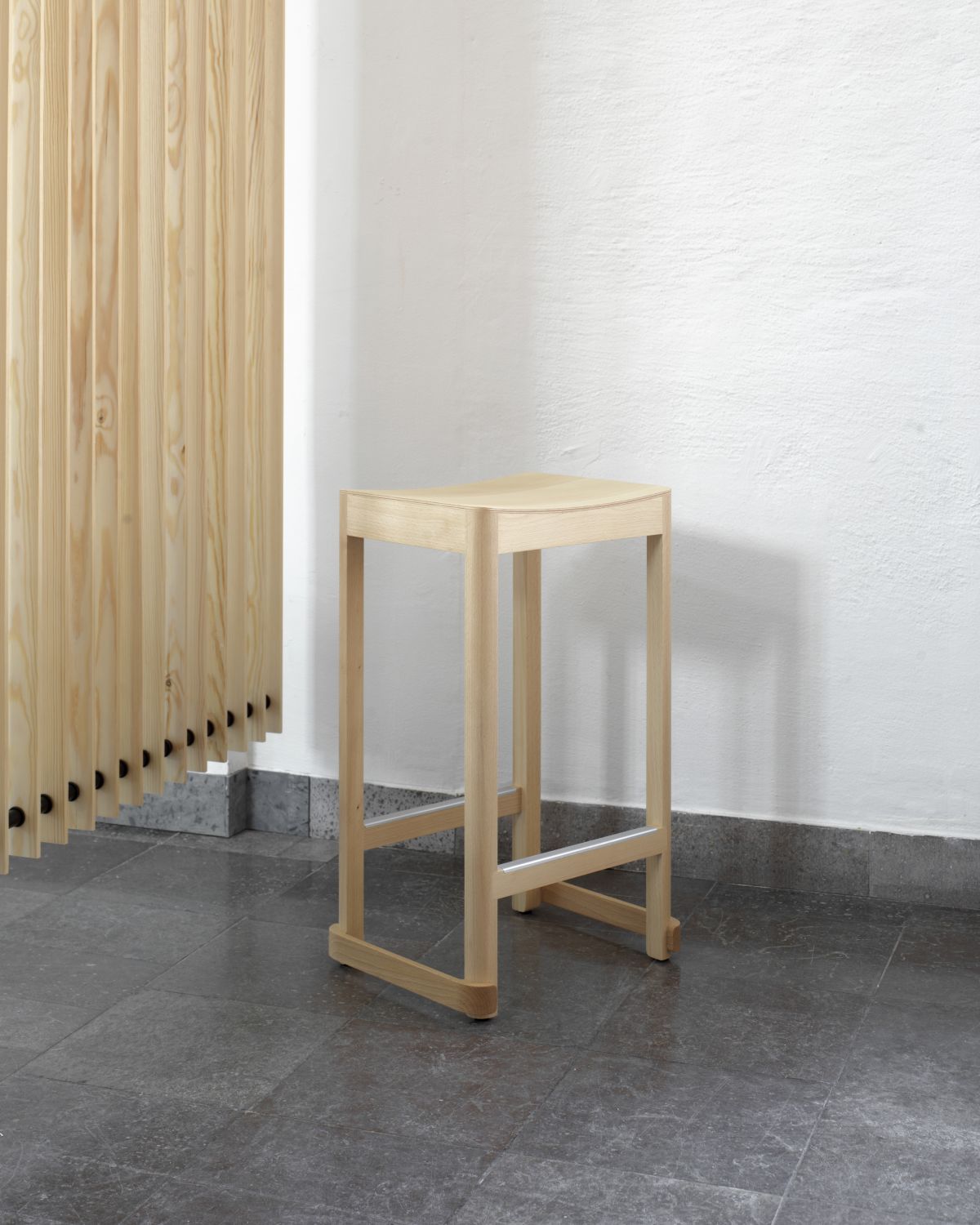 Aterlier_Bar_Stool_65_cm_natural_beech-4803074