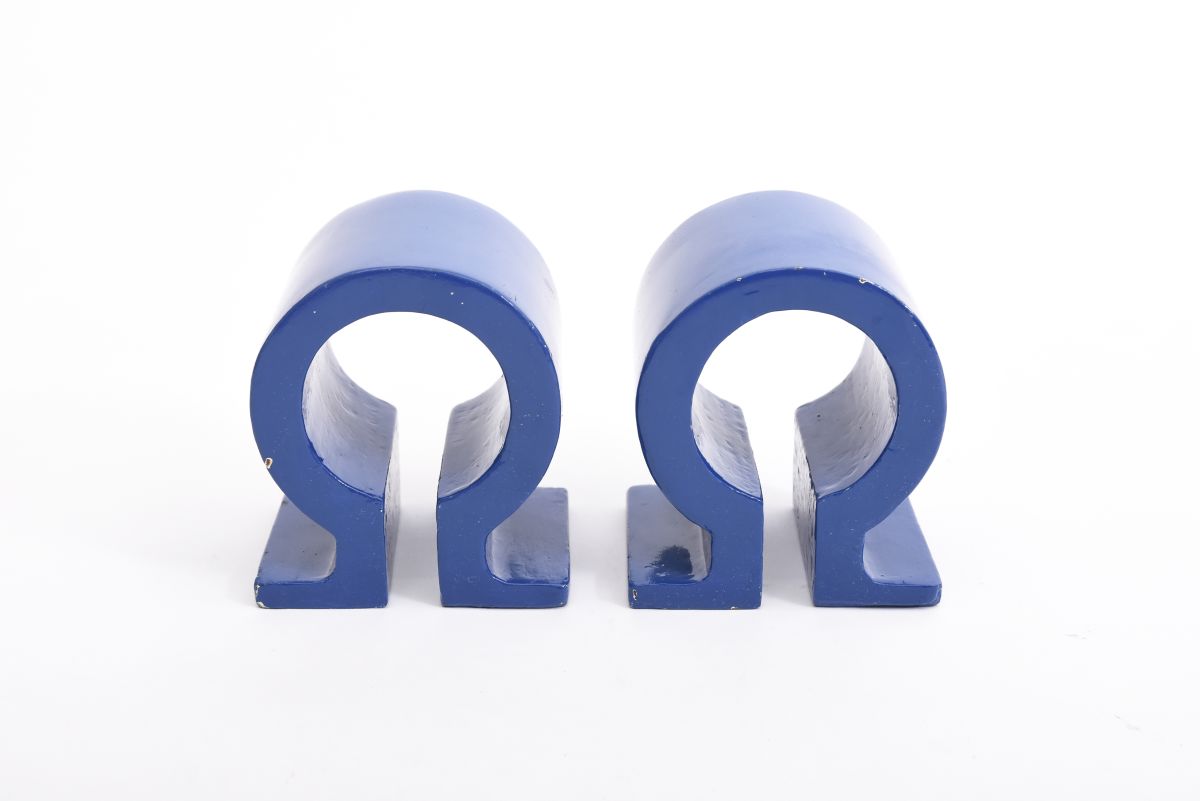 Anonymous Paper weight Ω