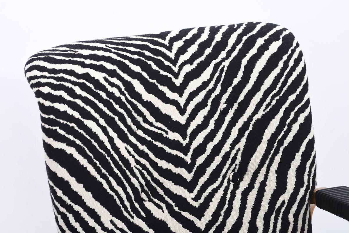 Aalto Alvar armchair 47 with zebra 01