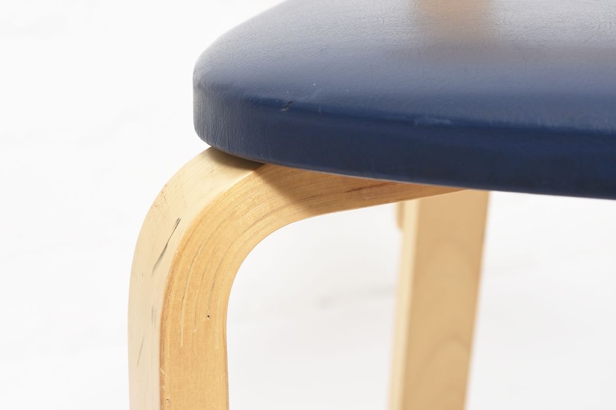 Aalto-Alvar-Chair69-Navy-Vinyl_detail6