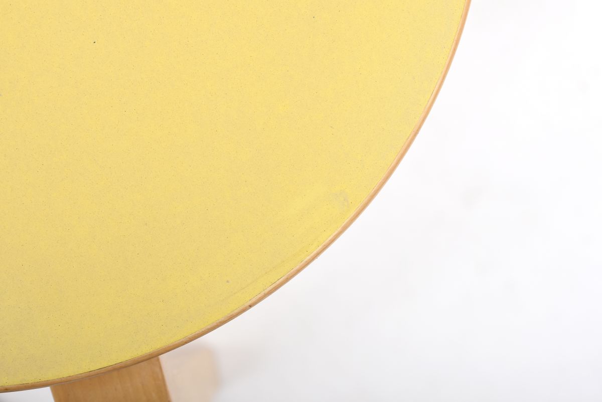 Aalto Alvar Chair 68 yellow lino 1960 02