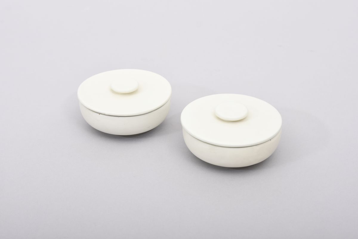 Lindstrand Vicke Lidded bowl white