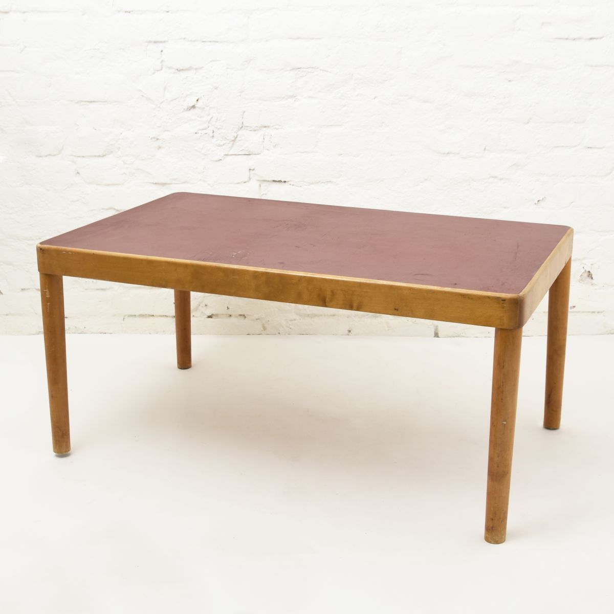 Tapiovaara-Ilmari-Sofa-Table-Red-Lino
