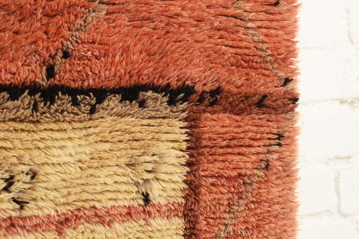 Anonymous-Finnish-Tapestry-Pink-White_detail1
